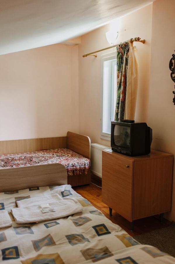 Mala Praha Hotel Oezjhorod Buitenkant foto