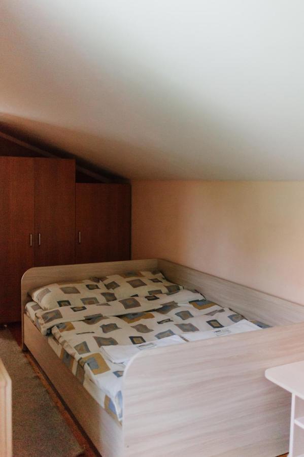 Mala Praha Hotel Oezjhorod Buitenkant foto