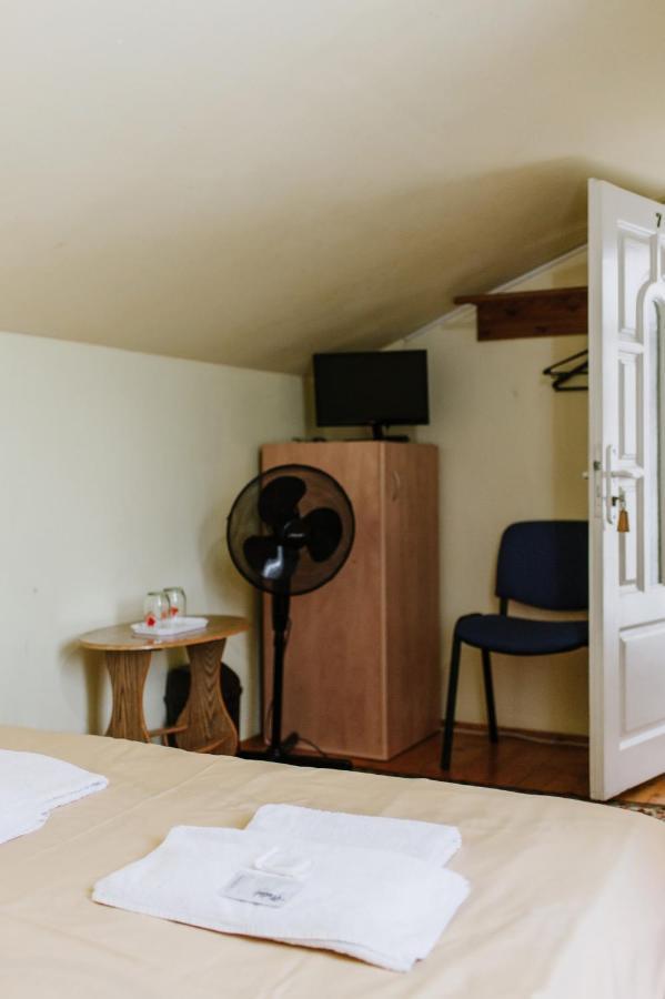 Mala Praha Hotel Oezjhorod Buitenkant foto