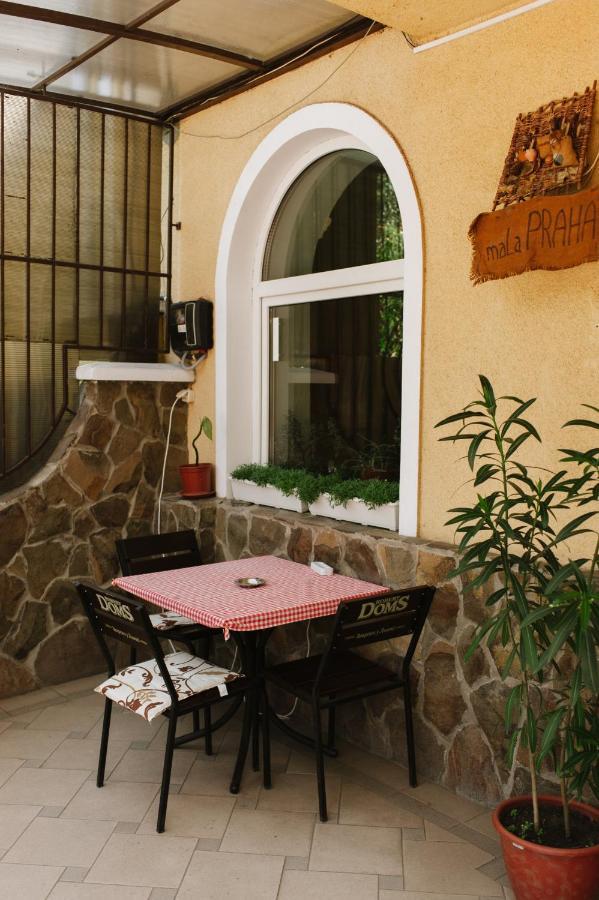 Mala Praha Hotel Oezjhorod Buitenkant foto