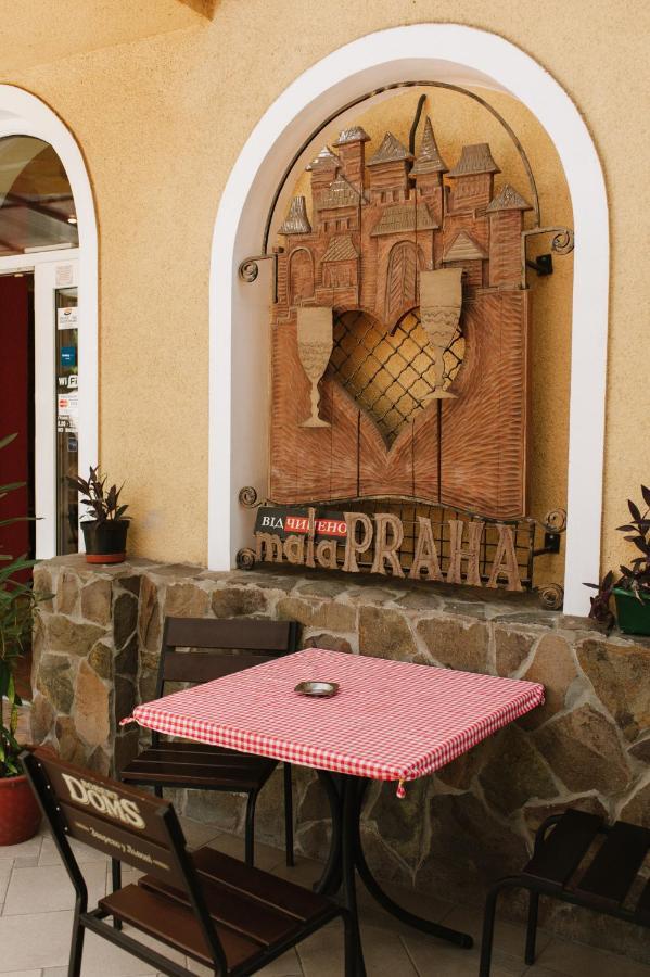 Mala Praha Hotel Oezjhorod Buitenkant foto
