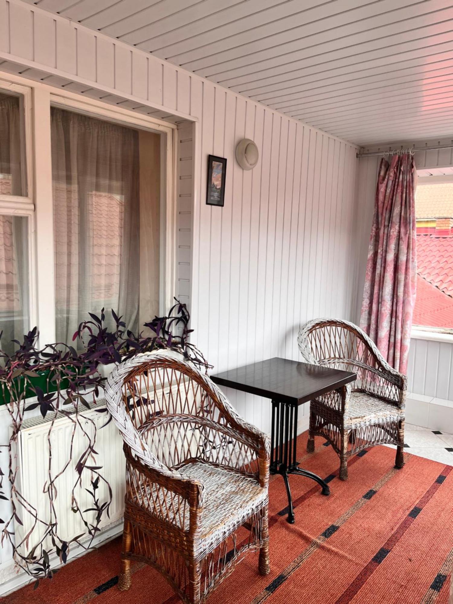 Mala Praha Hotel Oezjhorod Buitenkant foto
