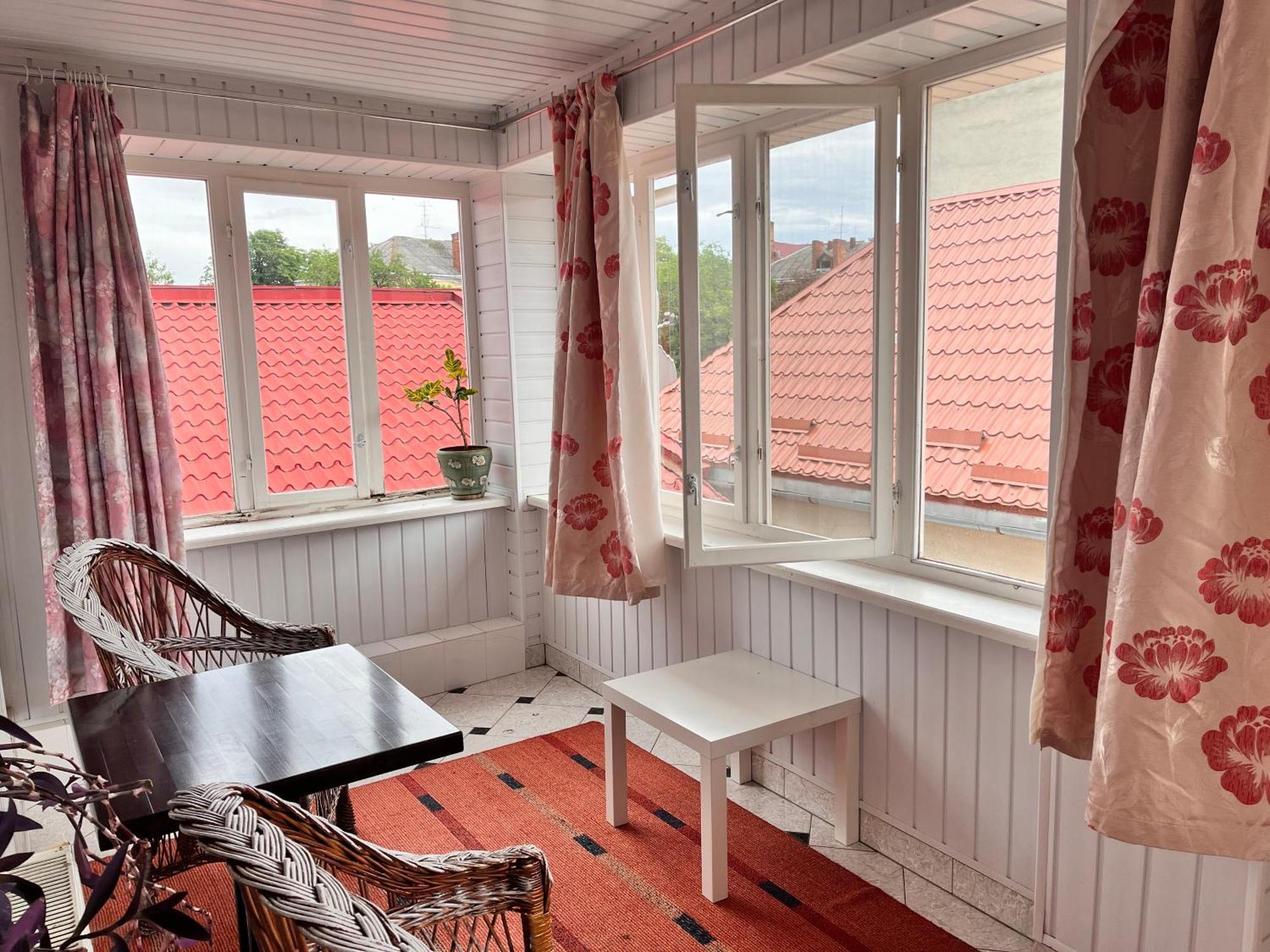 Mala Praha Hotel Oezjhorod Buitenkant foto