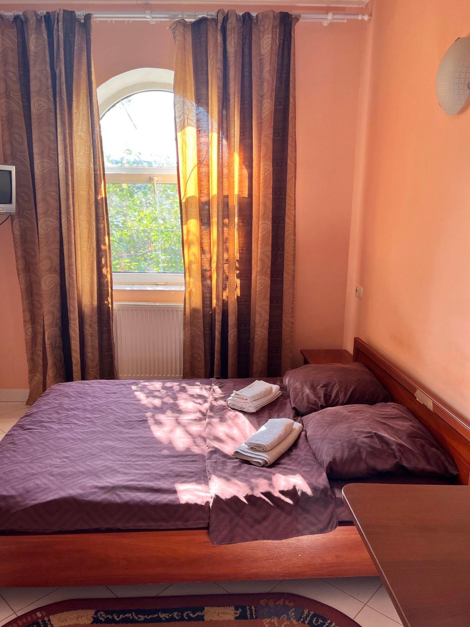 Mala Praha Hotel Oezjhorod Buitenkant foto