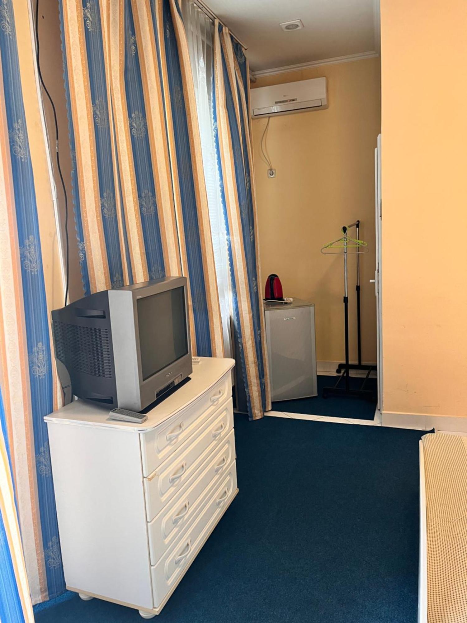Mala Praha Hotel Oezjhorod Buitenkant foto