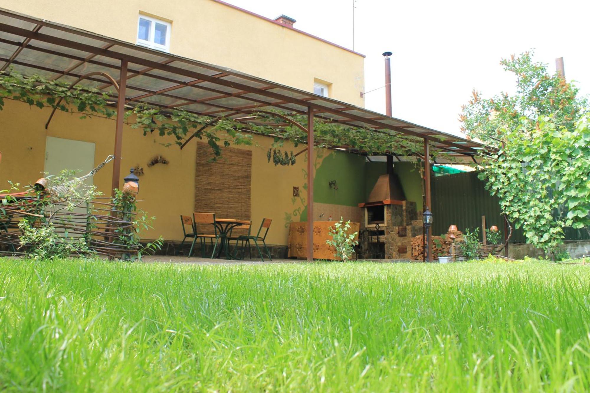 Mala Praha Hotel Oezjhorod Buitenkant foto